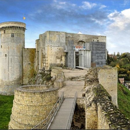 Apartamento La Maison Des Remparts Falaise  Exterior foto