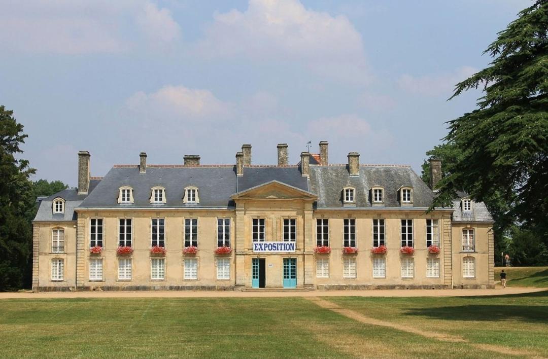 Apartamento La Maison Des Remparts Falaise  Exterior foto